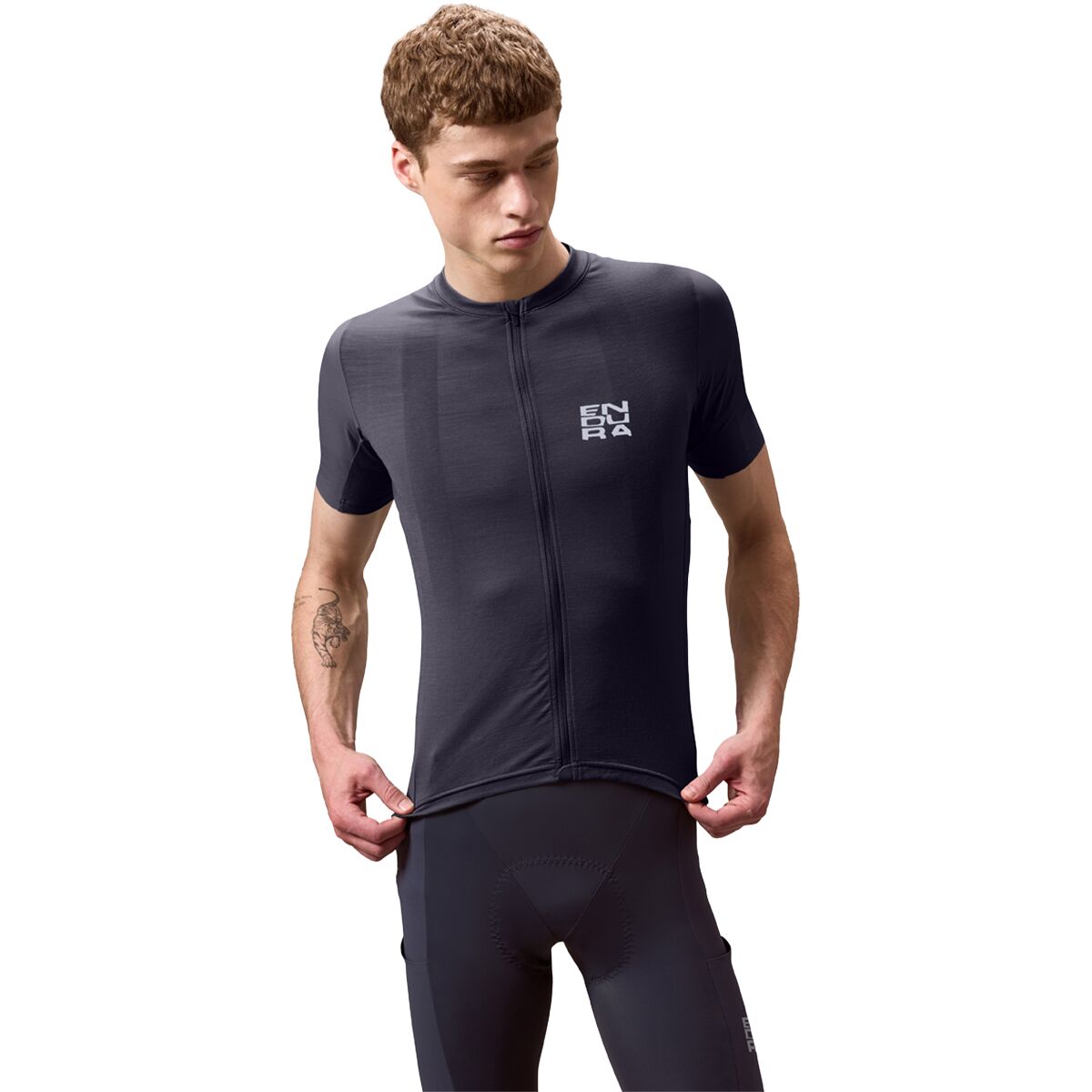 Endura Alltrack Ride Short-Sleeve Jersey - Men's Carbon Grey, XL
