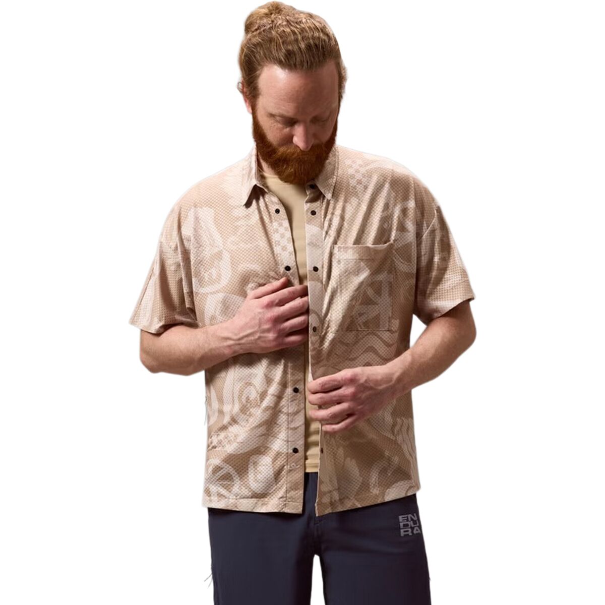 Endura Alltrack Ride Short-Sleeve Resort Shirt - Men's Sand, S