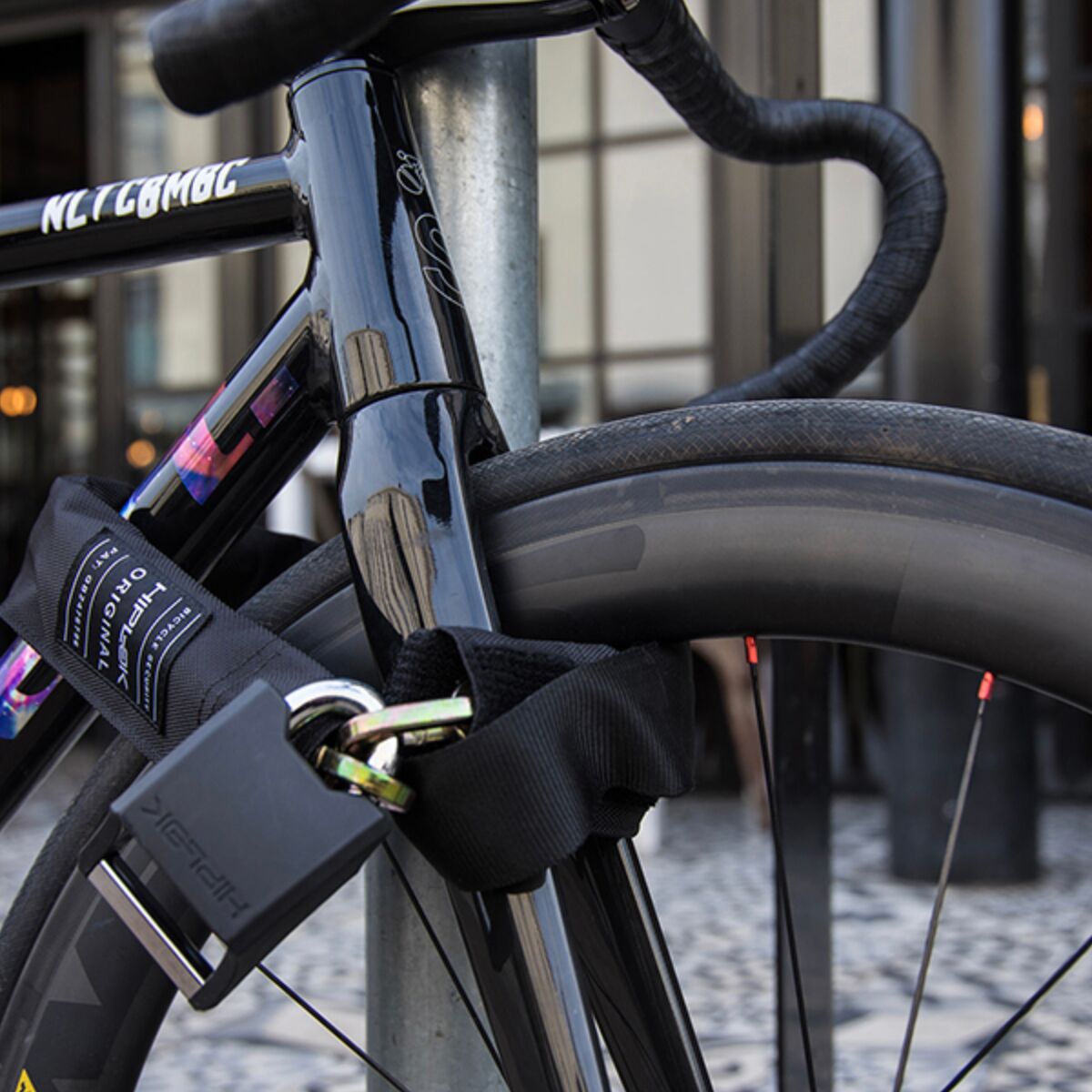 Hiplok chain lock outlet