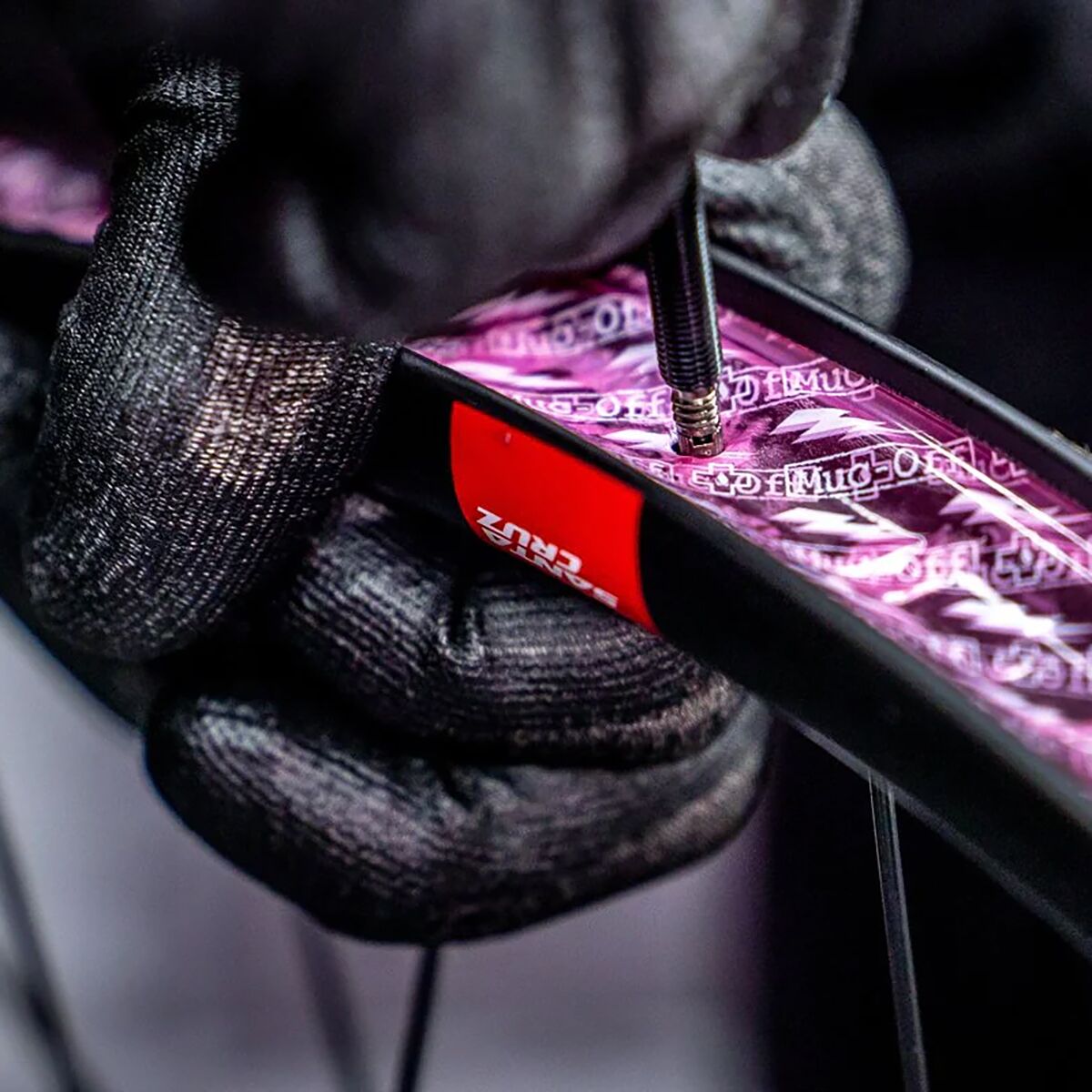 Muc-Off Ultimate Tubeless Setup Kit Components