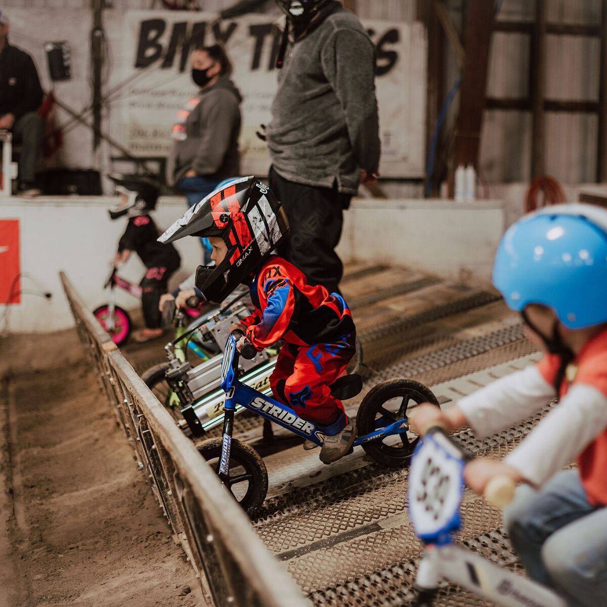 STRIDER 12ブルー Strider 12 Sport Kids Balance Bike - Blue - Catskill CycleWorks