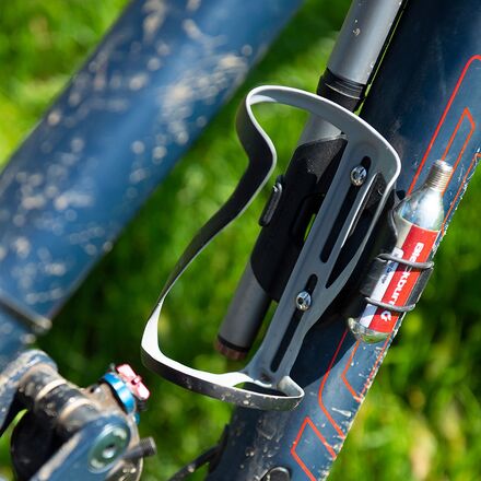 Porte-bidon Latéral Blackburn Wayside Pour VTT – Entrée Latérale – Noir – Neuf