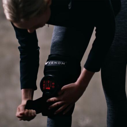 venom wearable heat and vibration knee Hyperice Venom Go – Portable Heat & Vibration Pad Canada main image 0