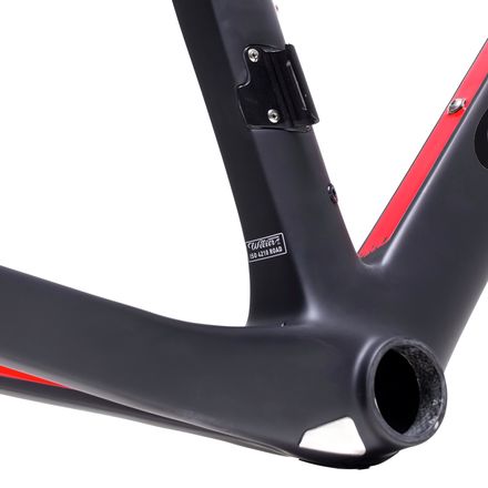 BI8016_Black_Red-Frames.jpg